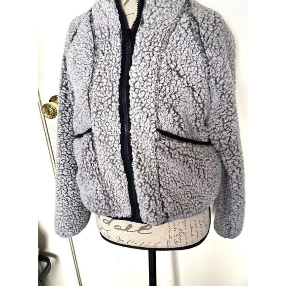 Divided H&M Womens Jacket Size XS Short Sherpa Fuzzy Soft Gray Thick Fleece - Picture 9 of 16